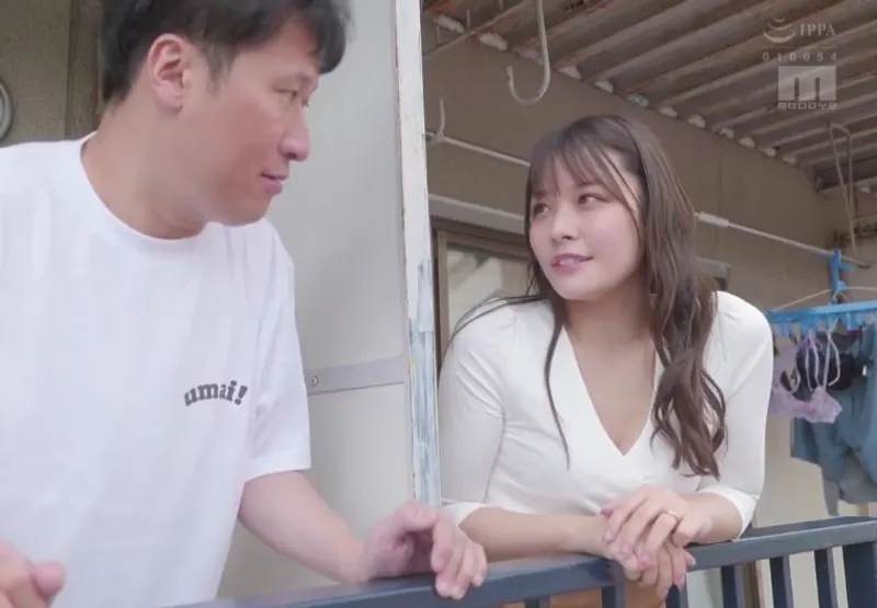 Anh trai trúng số và em hotgirl cạnh nhà bị ông chồng bỏ bê đang gửi tín hiệu cầu “chịch”