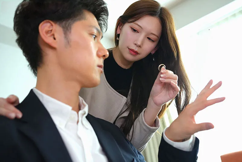 Vợ yêu đi đi chơi, ông chồng ở nhà bị nhỏ em cô vợ gạ chịch không trượt phát nào